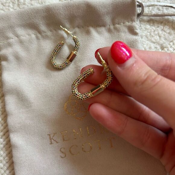 Kendra Scott Emery Gold Hoop Earrings in Multi Mix - Picture 3 of 3